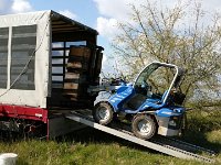 Bild300417-06  Aufladen der Bienenvölker mit dem Gabelstapler.